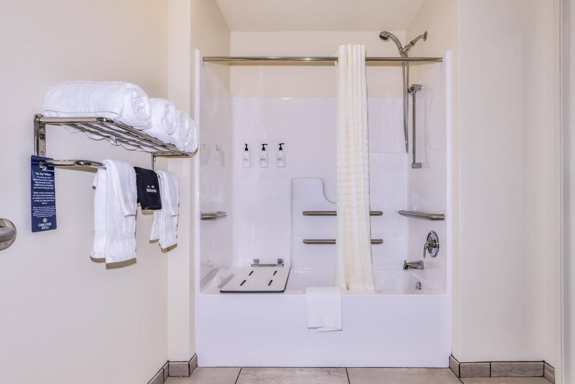 Cobblestone Hotel & Suites - פולי מראה חיצוני תמונה
